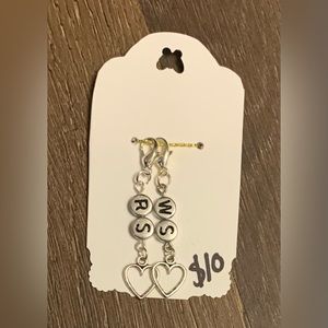 Right side (RS) and wrong side (WS) stitch marker set. For knitting and crochet.